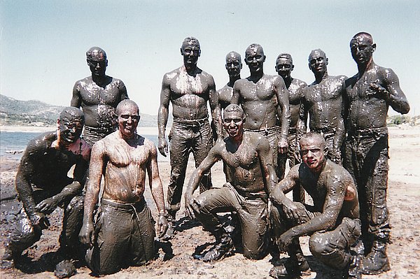 Mud diving v Cizineck legii - 3. zleva