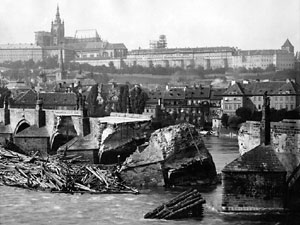 Karlùv most poškození povodní roku 1890 (foto archiv hl. m. Prahy)