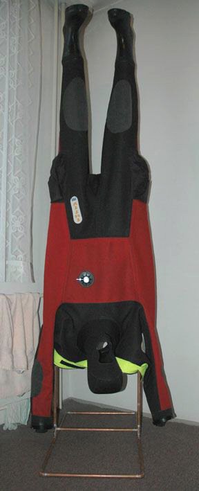 Obr.5 Kompletní sušák s instalovaným oblekem